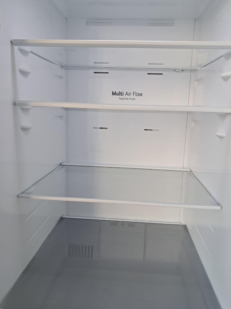 Czysta i uporządkowana lodówka