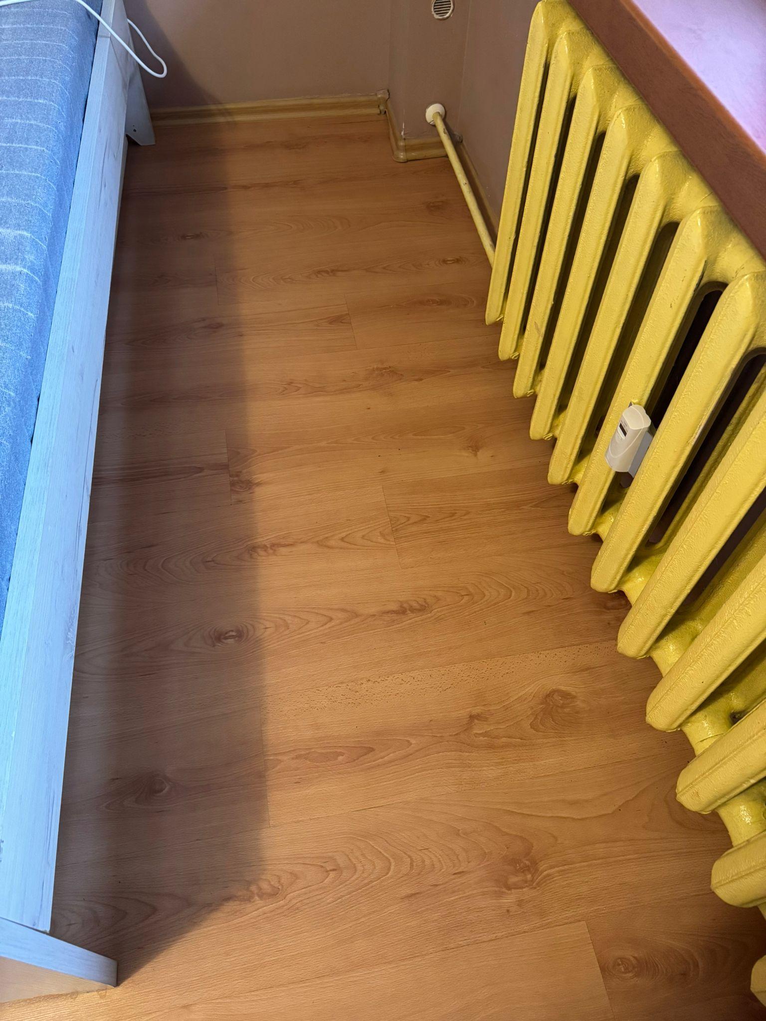 Czysta podłoga po profesjonalnym sprzątaniu